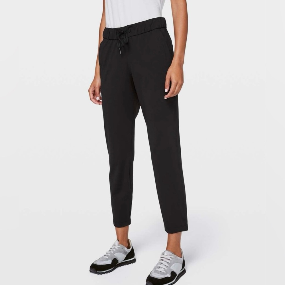 Lululemon On The Fly Black Crop *Woven 23" Workout Pants
